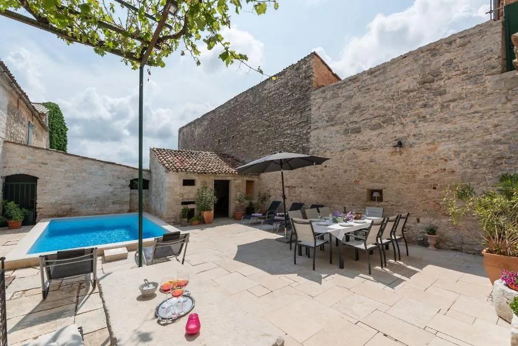 Rustic Villa With Pool In The Center Of A Romantic Little Place Svetvinčenat Κροατία