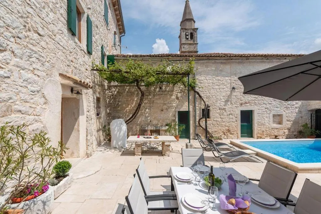 Rustic Villa With Pool In The Center Of A Romantic Little Place Svetvinčenat