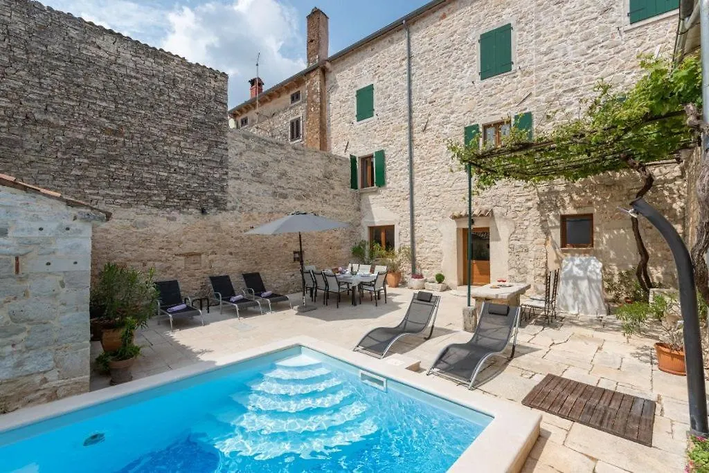 Rustic Villa With Pool In The Center Of A Romantic Little Place Svetvinčenat 0*,