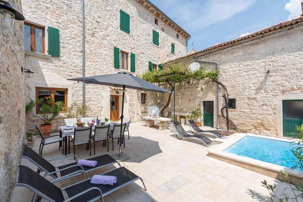 Rustic Villa With Pool In The Center Of A Romantic Little Place Svetvinčenat