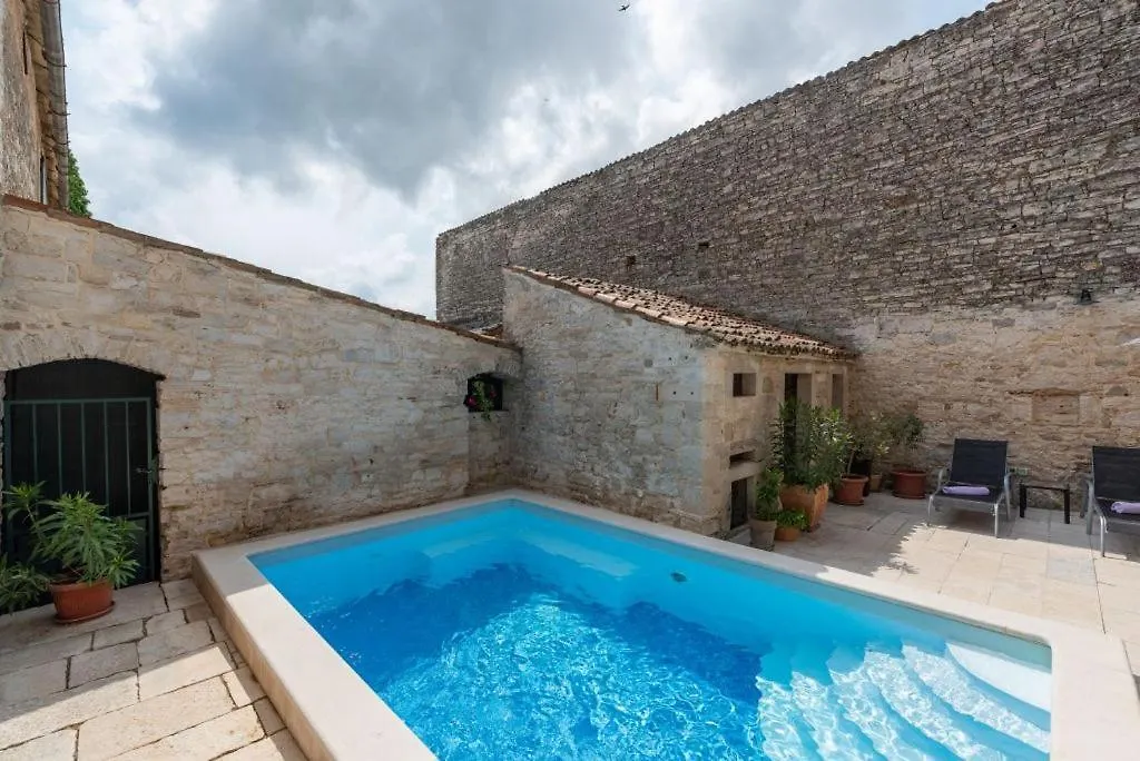 Rustic Villa With Pool In The Center Of A Romantic Little Place Svetvinčenat 0*,
