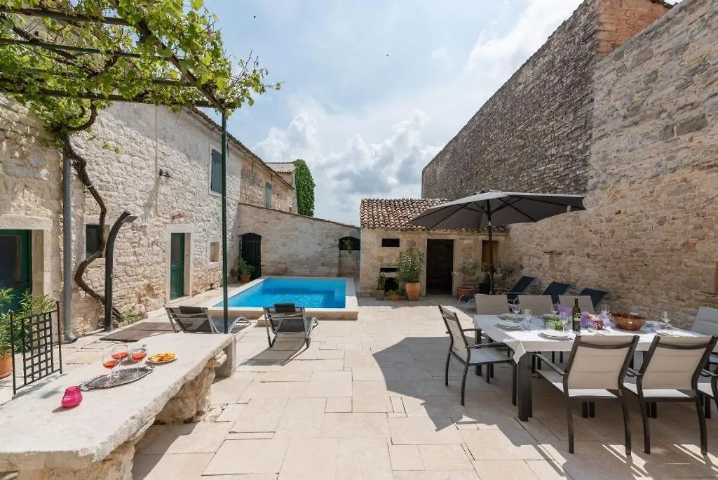 Rustic Villa With Pool In The Center Of A Romantic Little Place Svetvinčenat 0*,  Κροατία