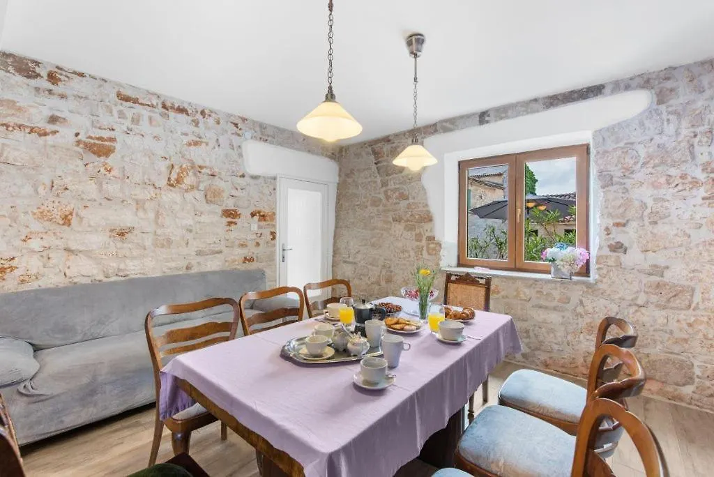 Rustic Villa With Pool In The Center Of A Romantic Little Place Svetvinčenat Κροατία