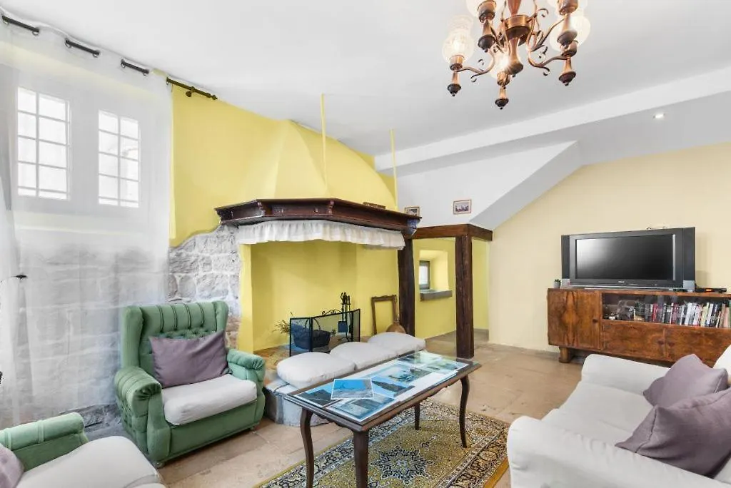 Rustic Villa With Pool In The Center Of A Romantic Little Place Svetvinčenat Κροατία