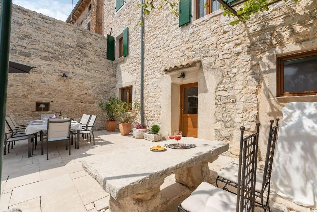 Rustic Villa With Pool In The Center Of A Romantic Little Place Svetvinčenat